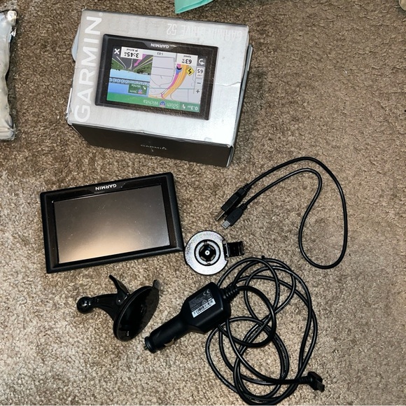 Garmin Drive 52 GPS Navigator - Gray - Picture 2 of 7